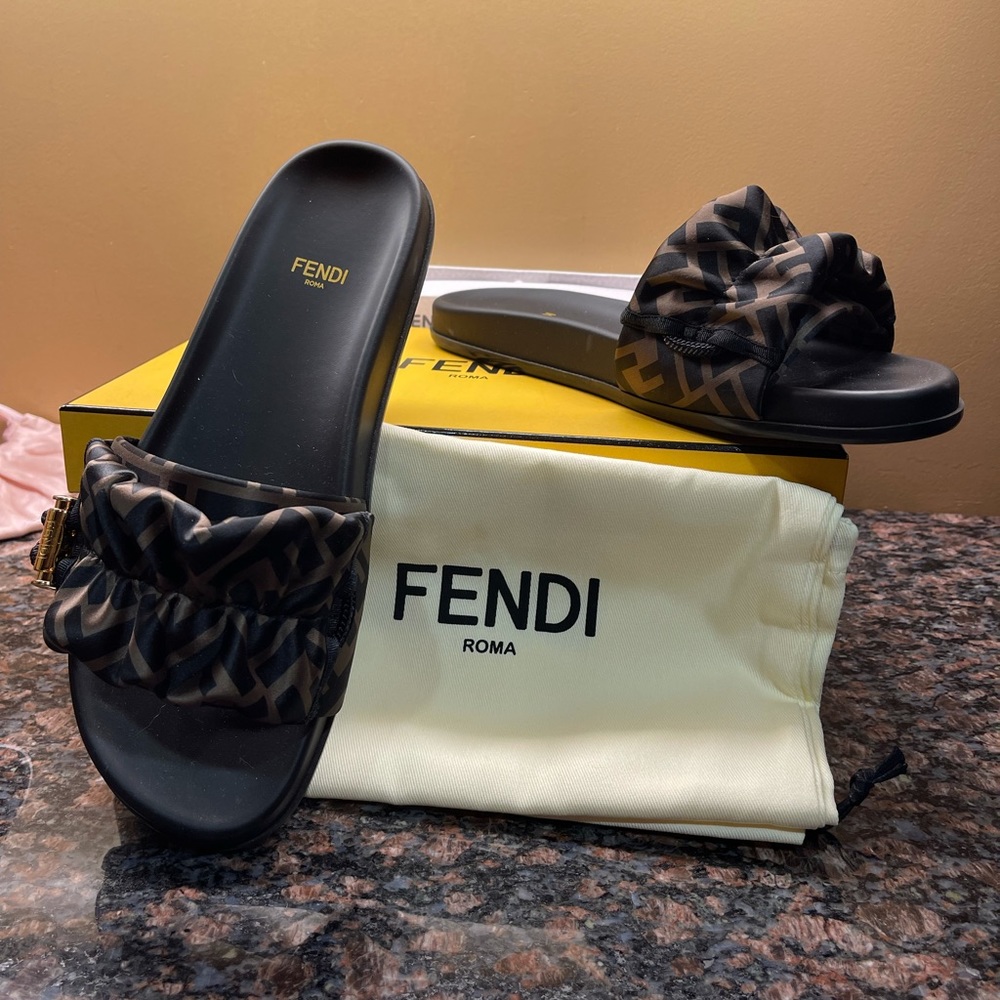 Fendi Roma sandals